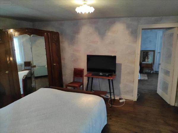 Maison à vendre à Ambrières-les-Vallées en Mayenne (53300), ref : 53075DLS24046