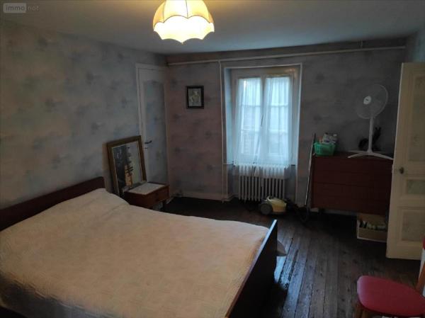 Maison à vendre à Ambrières-les-Vallées en Mayenne (53300), ref : 53075DLS24046