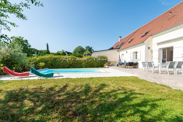 Maison récente avec piscine au cœur du village !