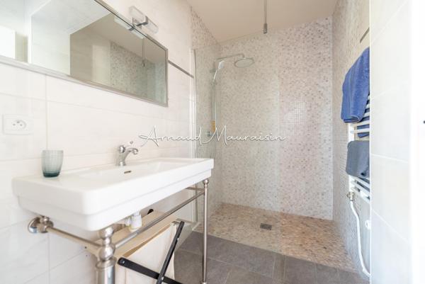 Maison récente avec piscine au cœur du village !