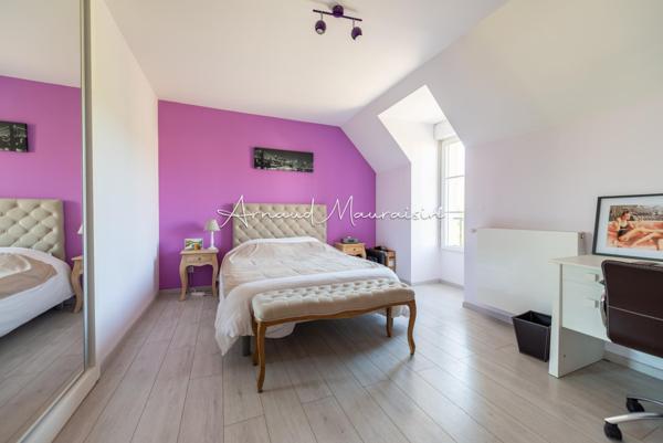 Maison récente avec piscine au cœur du village !