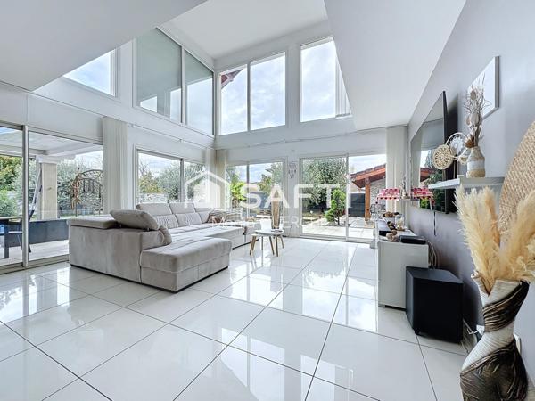 Villa moderne 160 m² , 6pièces, 650 m² terrain piscine