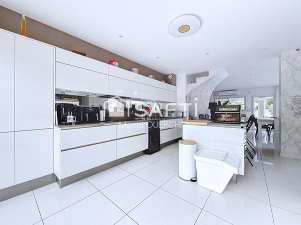 Villa moderne 160 m² , 6pièces, 650 m² terrain piscine