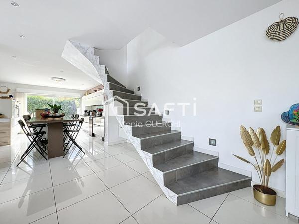 Villa moderne 160 m² , 6pièces, 650 m² terrain piscine