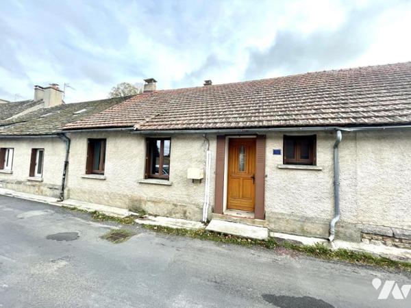 A VENDRE - MAISON DE VILLE EN PIERRE A SAINT CHELY D'APCHER