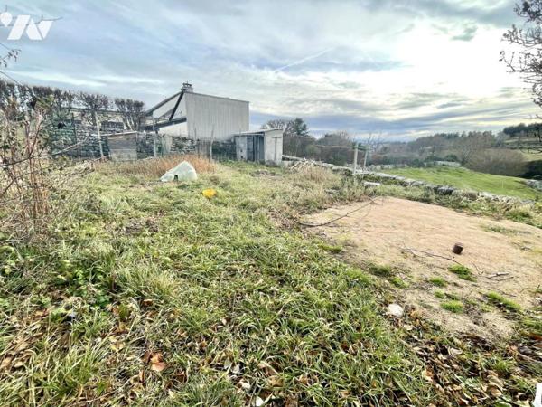 A VENDRE - MAISON DE VILLE EN PIERRE A SAINT CHELY D'APCHER