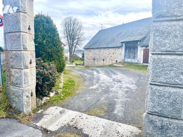 A VENDRE - MAISON DE VILLE EN PIERRE A SAINT CHELY D'APCHER