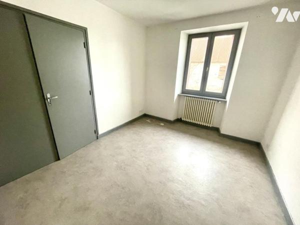 A VENDRE - MAISON DE VILLE EN PIERRE A SAINT CHELY D'APCHER