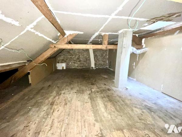 A VENDRE - MAISON DE VILLE EN PIERRE A SAINT CHELY D'APCHER