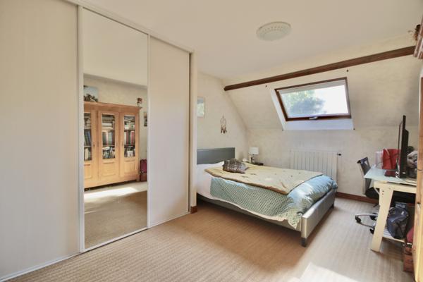 Bessancourt (95550) A vendre à Bessancourt, Villa de 142 m2, 4 chambres, sous sol total, terrain de 1178 m2.