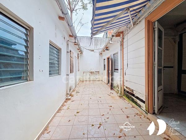 Immeuble de caractère à rénover – Commerce + locaux commerciaux + habitation – Place de la Victoire