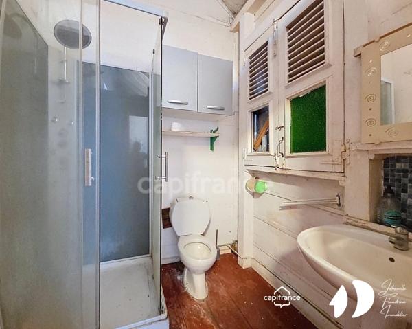 Immeuble de caractère à rénover – Commerce + locaux commerciaux + habitation – Place de la Victoire