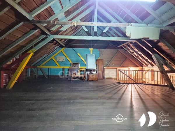 Immeuble de caractère à rénover – Commerce + locaux commerciaux + habitation – Place de la Victoire