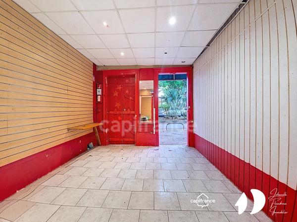 Immeuble de caractère à rénover – Commerce + locaux commerciaux + habitation – Place de la Victoire