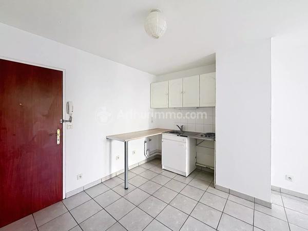 Location                                                      Appartement
                        
                     1 pièces                      30 m2                     à Clermont-Ferrand