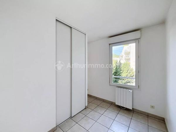 Location                                                      Appartement
                        
                     1 pièces                      30 m2                     à Clermont-Ferrand