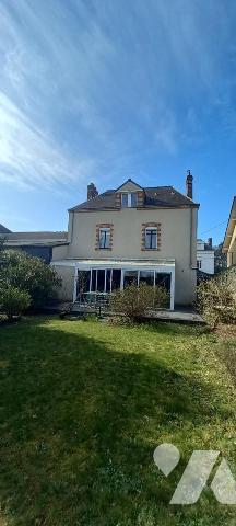 THOUARE SUR LOIRE PLEIN BOURG BORGEOISE RENOVEE DE 170M² + VERANDA + DEPENDANCE + GARAGE +GRENIER