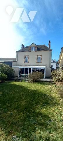 THOUARE SUR LOIRE PLEIN BOURG BORGEOISE RENOVEE DE 170M² + VERANDA + DEPENDANCE + GARAGE +GRENIER