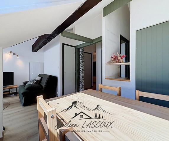 Charmant appartement 2 pièces meublé avec balcon, au dernier étage, à deux pas du centre-village de VILLARD DE LANS (38)