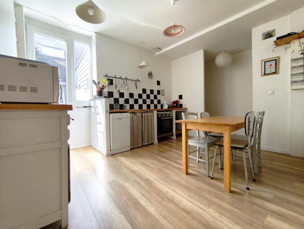 62000 Arras - rue St-Aubert - T4 avec terrasse type patio - 80m²
