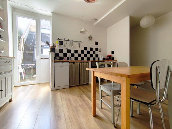 62000 Arras - rue St-Aubert - T4 avec terrasse type patio - 80m²