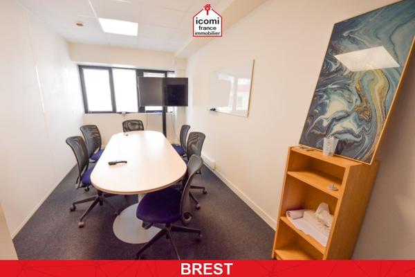 A VENDRE - LOCAUX DISPONIBLES DE 462M² POUR 2027 - 14 BUREAUX - 2 SALLES DE REUNION - IMMEUBLE DALLE BETON DE 2011 - ASCENSEUR - 30 PLACES DE PARKING