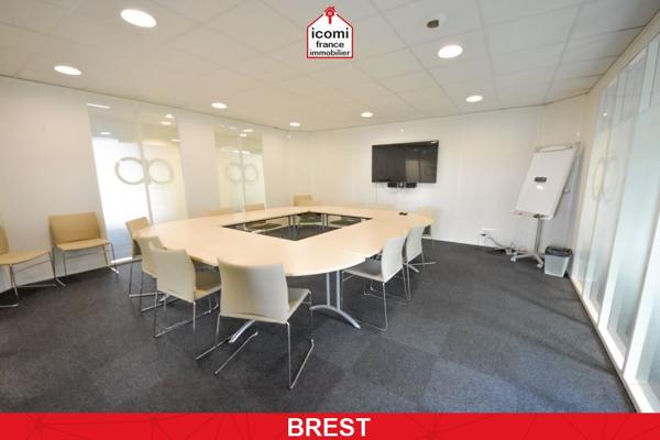 A VENDRE - LOCAUX DISPONIBLES DE 462M² POUR 2027 - 14 BUREAUX - 2 SALLES DE REUNION - IMMEUBLE DALLE BETON DE 2011 - ASCENSEUR - 30 PLACES DE PARKING