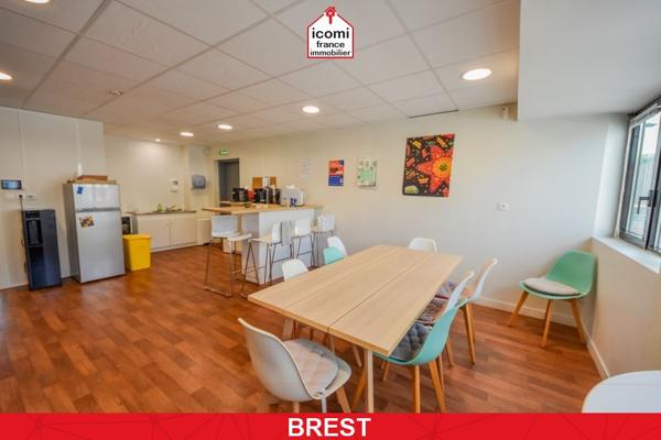 A VENDRE - LOCAUX DISPONIBLES DE 462M² POUR 2027 - 14 BUREAUX - 2 SALLES DE REUNION - IMMEUBLE DALLE BETON DE 2011 - ASCENSEUR - 30 PLACES DE PARKING