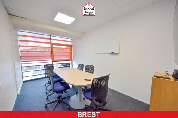 A VENDRE - LOCAUX DISPONIBLES DE 462M² POUR 2027 - 14 BUREAUX - 2 SALLES DE REUNION - IMMEUBLE DALLE BETON DE 2011 - ASCENSEUR - 30 PLACES DE PARKING