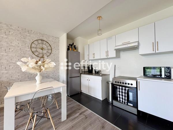 Appartement
         3 pièces
        - 59 m² 292 000 € *
