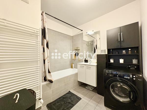 Appartement
         3 pièces
        - 59 m² 292 000 € *