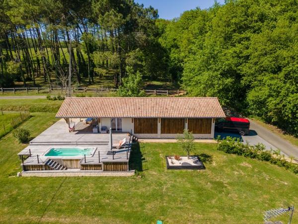 Propriété de charme avec vue panoramique sur la forêt 170m2, dépendance avec studio et grange, SALLEBOEUF