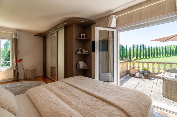 Propriété de charme avec vue panoramique sur la forêt 170m2, dépendance avec studio et grange, SALLEBOEUF