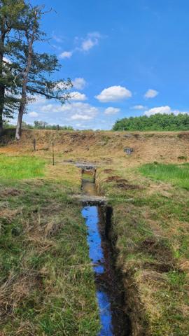 ETANG + TERRAIN DE LOISIR + FORET DE CHENES - PROCHE CENTRE-BOURG