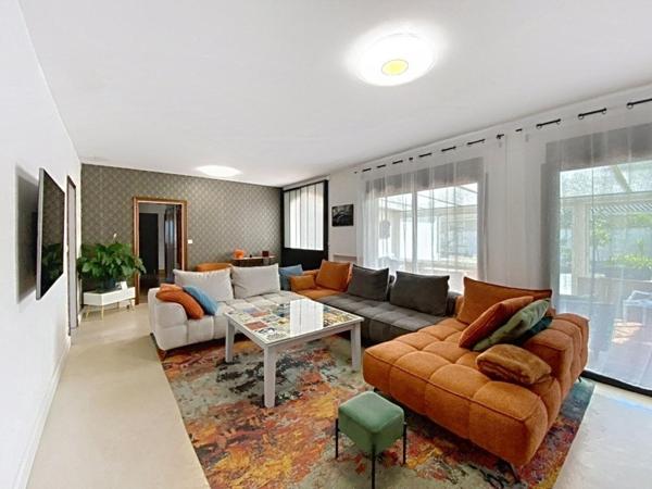 Maison T6/7 spacieuse et confortable de plain-pied