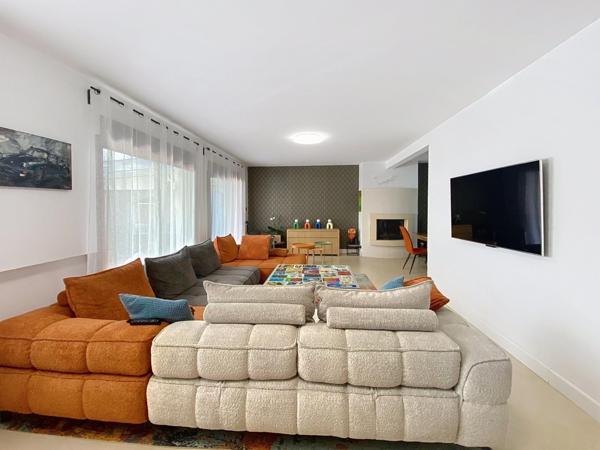 Maison T6/7 spacieuse et confortable de plain-pied