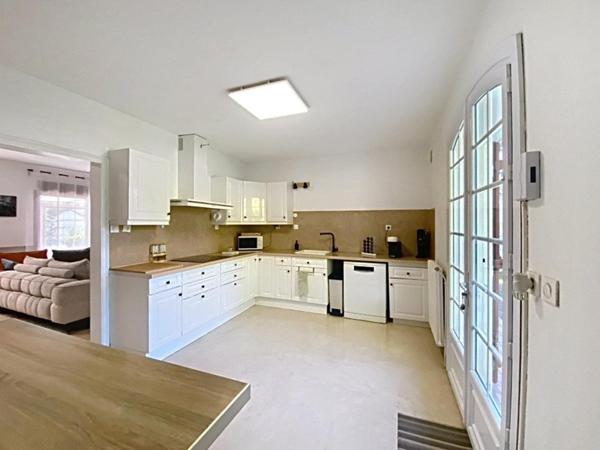 Maison T6/7 spacieuse et confortable de plain-pied