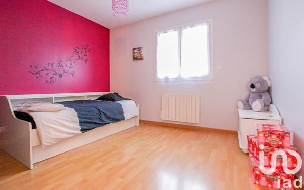 Maison 6 pièces de 140 m² à Ambarès-et-Lagrave (33440)