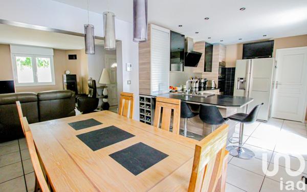 Maison 6 pièces de 140 m² à Ambarès-et-Lagrave (33440)