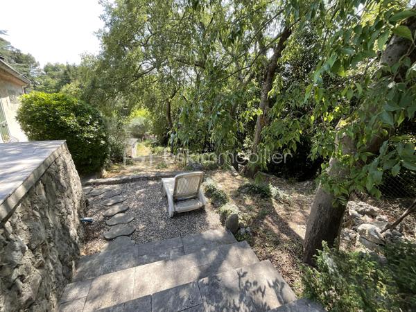 A deux pas d’Ales en voiture ! Au calme et sans vis à vis !!
Découvrez cette maison ancienne datant des années 1870 de type F4 .
Avec son charme authentique , nichée dans un cadre paisible de la campagne d'Alès , nous offrant une superbe vue dégagée !!
Offrant un style de vie tranquille avec sa vue dégagée et son orientation plein sud, cette demeure est un véritable coup de cœur.
Avec une superficie habitable de 91 m², cette maison sur deux niveaux, 
Au RDC : nous avons , un salon ouvert sur le séjour ,une cuisine séparée aménagée et équipée ,une salle de bains , un WC .
Une chambre confortable , un cellier faisant office de buanderie .d’une jolie terrasse ensoleillée .
 Profitez d'un spacieux séjour lumineux, de deux terrasses pour des moments de détente, et d'un jardin de 1570 m² cloturé.
avec  un puit équipé d’une pompe  et d’un arrosage automatique .
S’ajoute à cela une  piscine couverte par un Dôme 
Le bien est également doté de quatre parkings et plus..
d'une cave. 
Un garage individuel 
La maison est très bien entretenu 
Le système de chauffage individuel électrique. ,nous sommes chauffé par un poêle à pelés  ,
le double vitrage garantissent confort et économie. 
Proche des commodités d'Alès mais loin de l'agitation urbaine, 
elle est idéale pour ceux en quête de calme et de vie tranquille. 

Pour une visite ou toute information complémentaire, contactez Carole Deslee,
 votre mandataire de confiance.
 Du Lundi au Dimanche, je reste à votre écoute afin de répondre à vos attentes .
