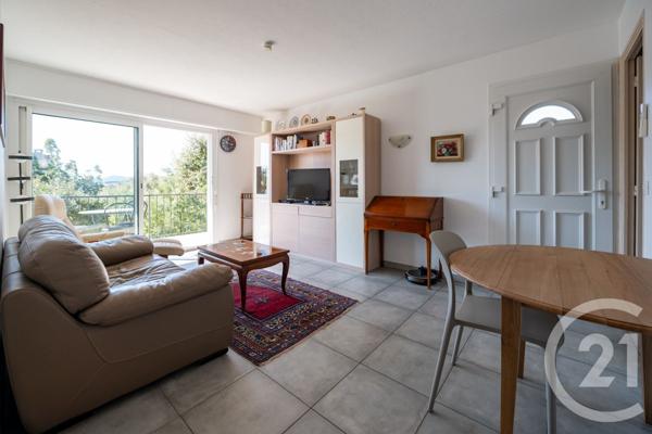 Appartement T3 à vendre  3 pièces - 50,58 m2 LE LAVANDOU - 83