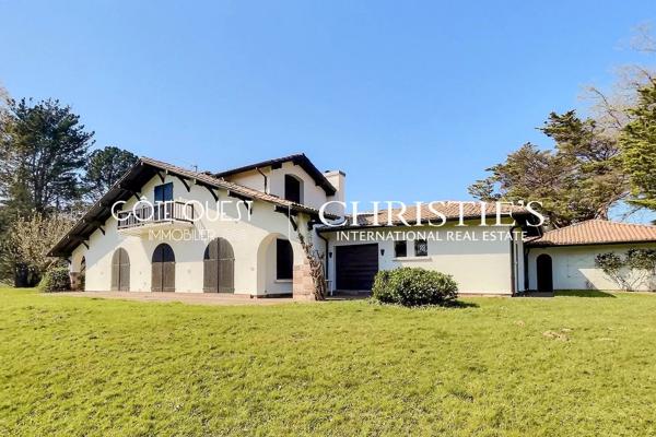 À vendre Urrugne – Villa d’architecte sur un terrain d’un hectare
