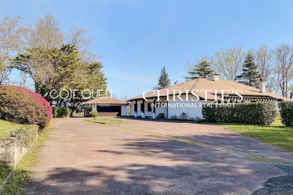 À vendre Urrugne – Villa d’architecte sur un terrain d’un hectare