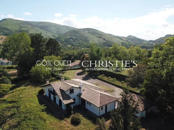 À vendre Urrugne – Villa d’architecte sur un terrain d’un hectare