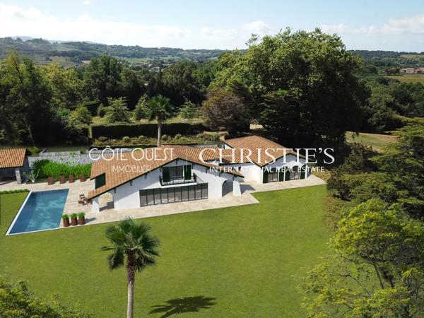 À vendre Urrugne – Villa d’architecte sur un terrain d’un hectare
