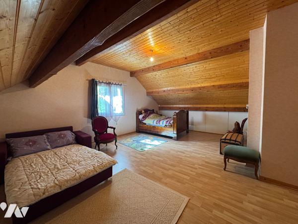 Maison avec hangar sur grand terrain boisé - Figeac