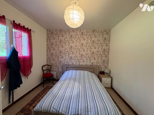 Maison avec hangar sur grand terrain boisé - Figeac