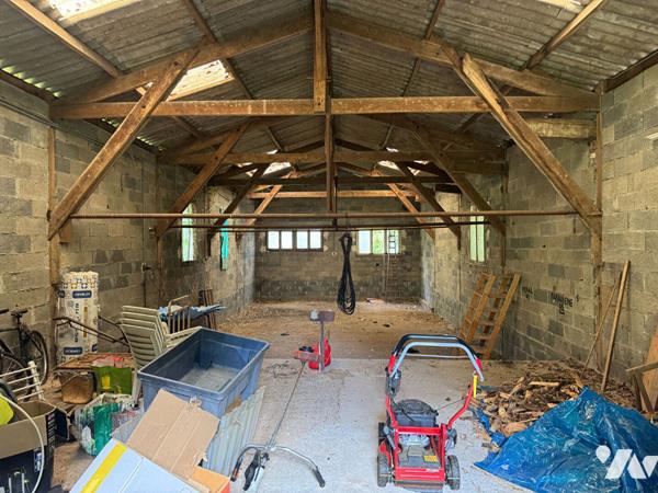 Maison avec hangar sur grand terrain boisé - Figeac
