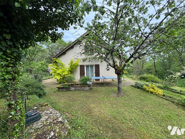 Maison avec hangar sur grand terrain boisé - Figeac