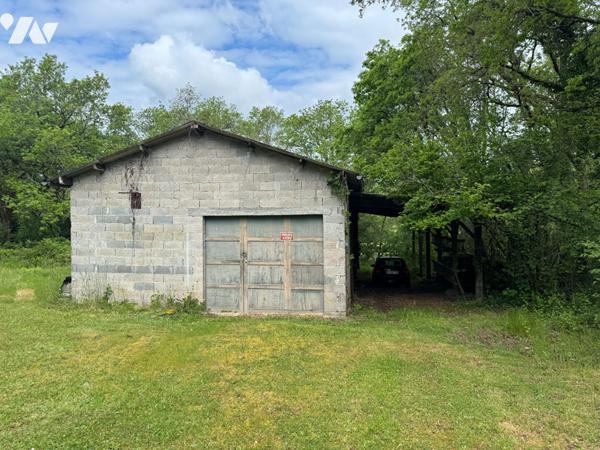 Maison avec hangar sur grand terrain boisé - Figeac